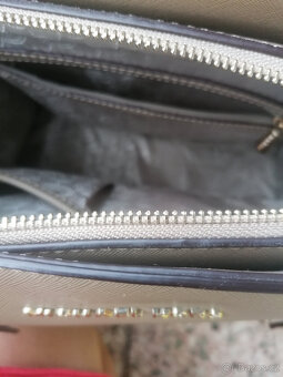 velká světlá kabelka Kabelky Michael Kors . začíná se loupat - 3