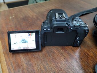 Prodám digitální zrcadlovku Canon EOS D200. - 3