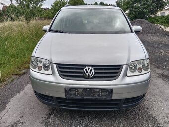 Volkswagen Touran 7 míst - 3