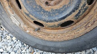 Prodám 4 ks  zimní  pneu MICHELIN  215/55 R16 a plech disky - 3