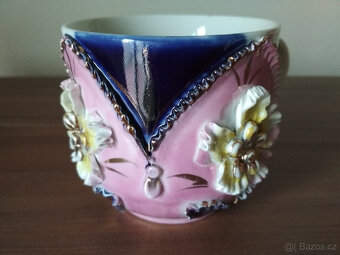starý hrnek s plastickým vzorem, značený - 3