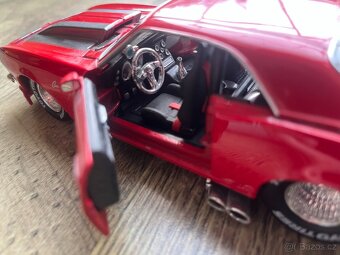 Model 1:24 Chevrolet Camaro SS, Maisto - 3