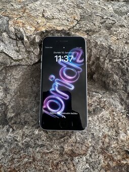 iPhone SE 2020 64 GB - 3