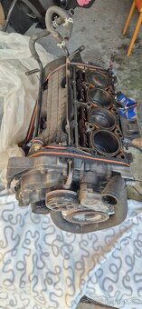 Motor 5.7 Hemi V8 - 3