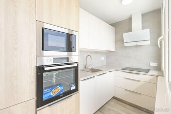 Prodej kompletně zrekonstruovaného bytu 3+kk Pardubice Polab - 3