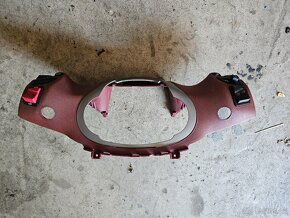 Přední plast kolem budíku Piaggio beverly - 3