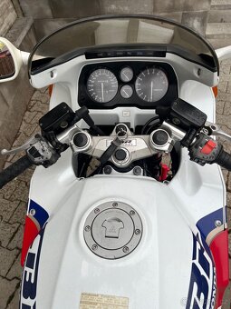 Honda CBR1000F - 3