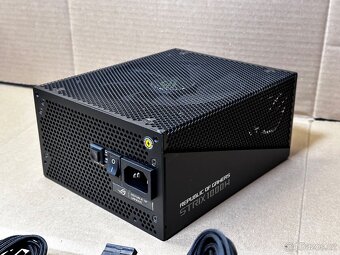 ASUS Zdroj ROG STRIX 1000W Gold Aura Edition - 3