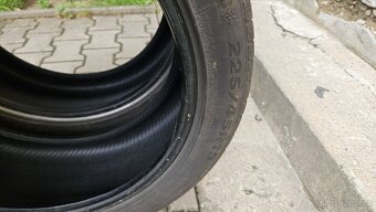 PNEU 225/45/19 - 3
