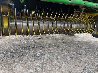 Lis na kulaté balíky John Deere 590 - 3