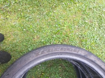 225/35R19 - 3