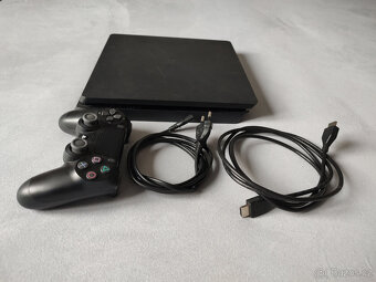 PS4 Slim 500GB, bezdrátový ovladač, kabely k propojení - 3
