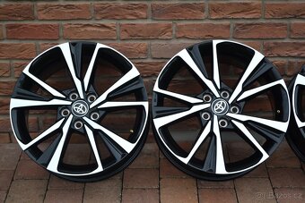 5x114,3 R18 Hliníkové disky Originál Toyota C-HR 2 - 3