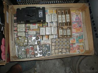 Pojistky závitové a nožové, hlavice, doteky - 3