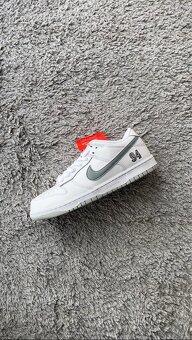Nike SB Dunk Low Supreme 94 Metallic Silver - 3