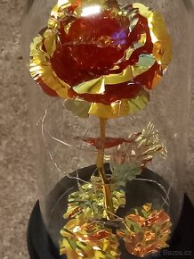 Růže svítící ve skleněné váze nová - 3