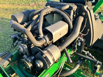 Vřetenová sekačka John Deere 8500e - 3
