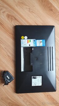 23" LCD monitor - 3