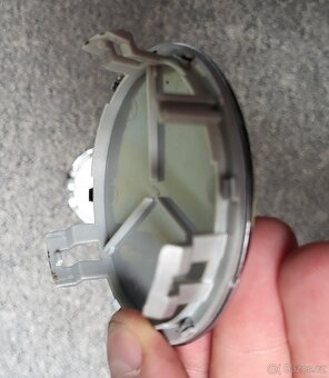 Středové krytky kol mercedez 75/66,6mm - 3