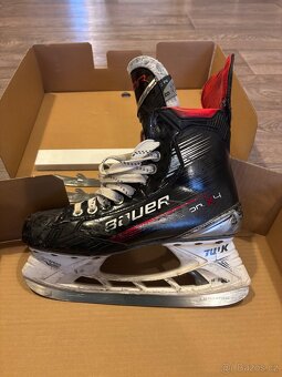 Hokejové brusle Bauer Vapor X4, velikost 8, fit 2 - 3