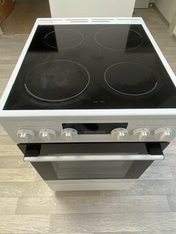 el. sporák se sklokeramickou deskou MORA - 3