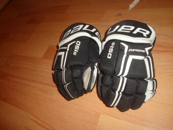 Dětská hokejová výstroj - brusle, helma, rukavice - 3