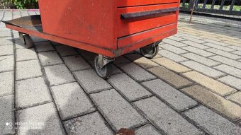 Autodílenský pracovní box - 3