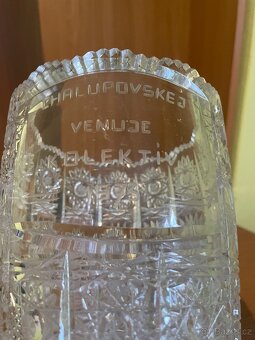 Broušená skleněná váza - 3