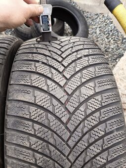 235/40R19 96V zimní Firestone Winterhawk 4 sada dot 4421 - 3