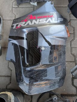 Díly z komletní motorky transalp 600 - 3