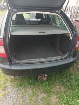 Octavia II. kombi 1.9 TDI r. 2006 vadný motor. Manuál. - 3