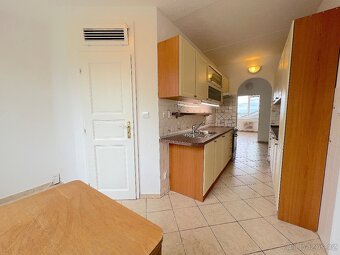 Pronájem prostorného bytu 3+1 s lodžií - Přímětice u Znojma - 3