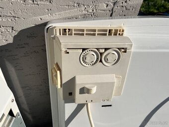 Elektrické přímotopy závěsné (AEG a STIEBEL). - 3