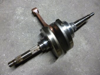 Peugeot Metropolis 400i. Kliková hřídel. Od 2013 - 3