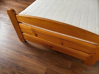 Masivní postel včetně roštu a matrace - 3