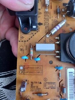 LG 42LE561V Zdroj - 3