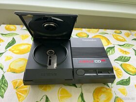 Amiga CD32 - 3