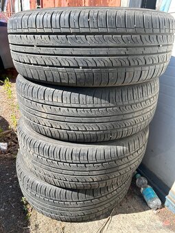 Pneu 225/55R18 - 3