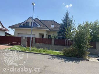 Rodinný dům 6+kk se zahradou , obec Zdiby, okr. Praha-východ - 3