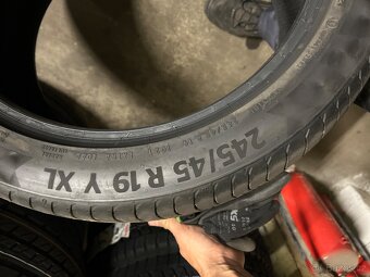 245/45 R19 - 3