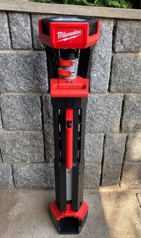 Aku stojanová svítilna Milwaukee M18 SAL2-502B - 3