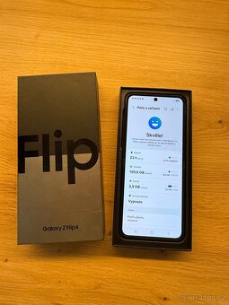 Samsung Z Flip 4 5G černý - 3