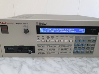 Sampler Akai S950 jako nový - 3