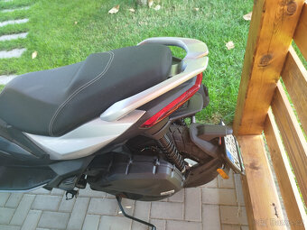 Aprilia SR gt 125 - 3