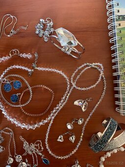 Sbírka bižuterie se Swarovski + stříbrné šperky, dětské náuš - 3