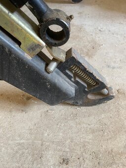 Čelní nakladač iseki - 3