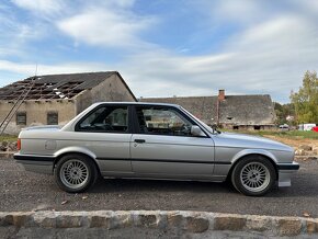 Prodám origo Bmw E30 318is coupe 100kw po velkém servisu - 3