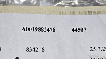 MERCEDES W116, W108 A0019882478 příchytka těsnění zadních dv - 3
