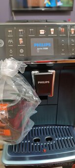 Kávovar Philips 5500 - 3