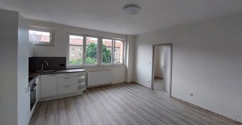 Pronájem bytu 2+kk (40 m²) – Humpolecká ulice, Praha 4 – Krč - 3